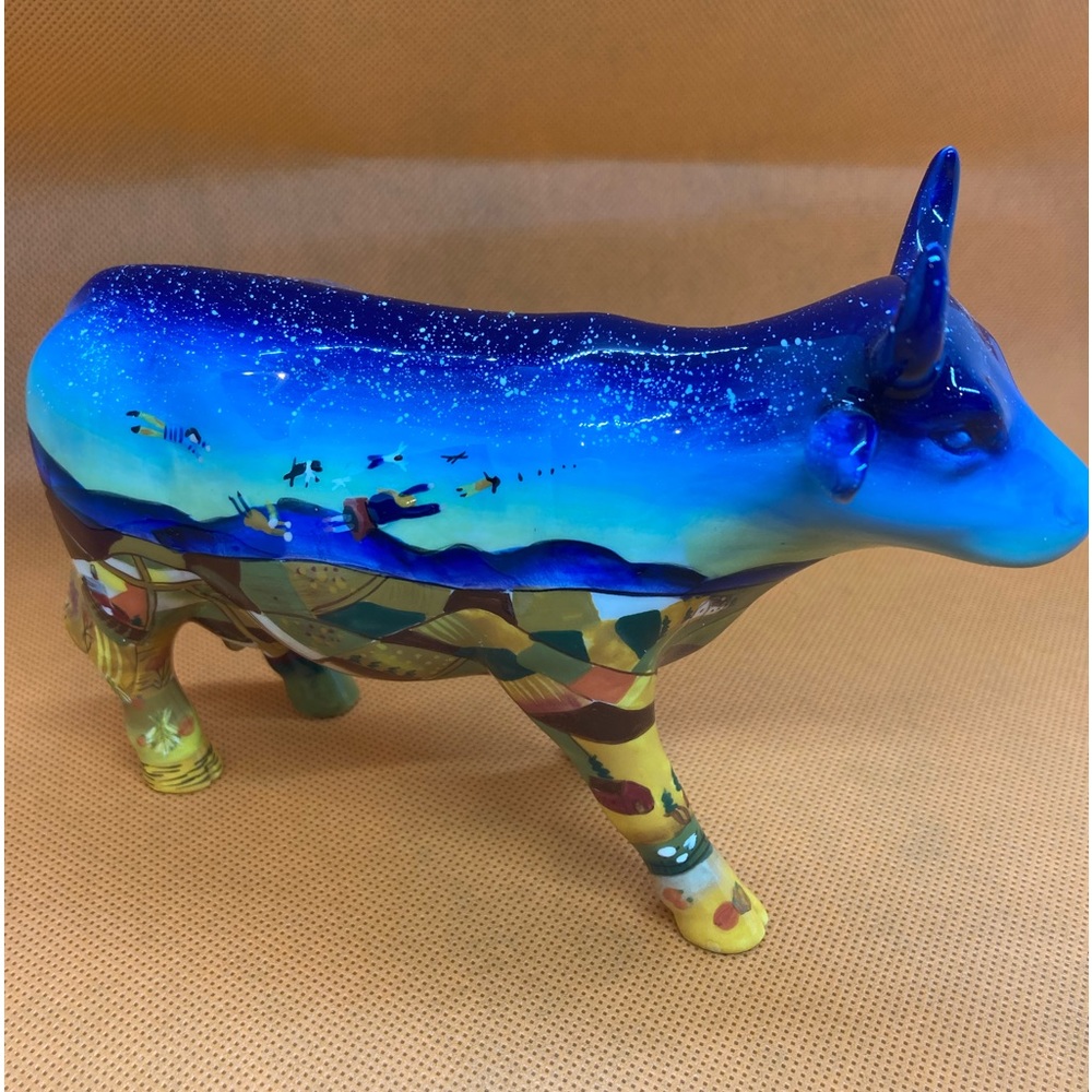 Cow parade figurine